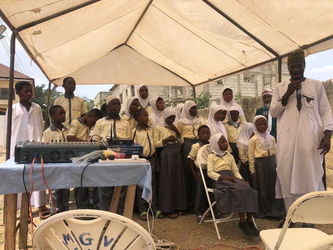 Sheikh with Islamic primary school students